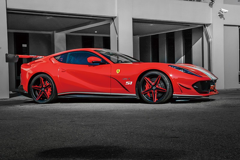 艷紅馬王強襲 勁裝上身更迷人  Ferrari 812 Superfast