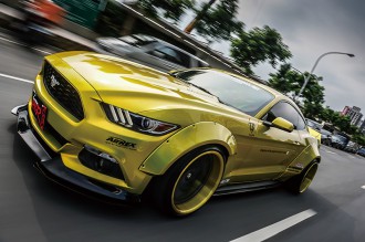 Wide Body No.2  Ford Mustang LB Works黃金戰馬