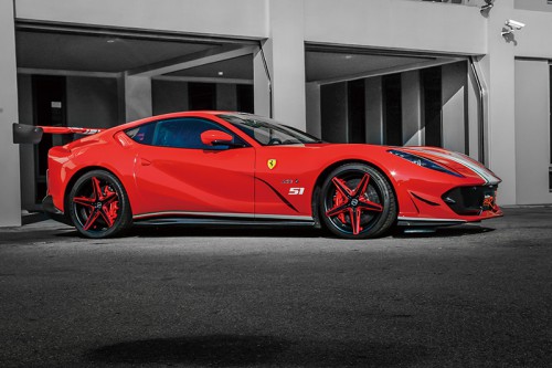 艷紅馬王強襲 勁裝上身更迷人  Ferrari 812 Superfast